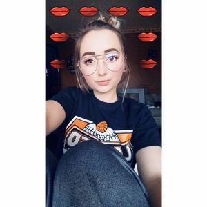 Meet your Posher, Jacenda